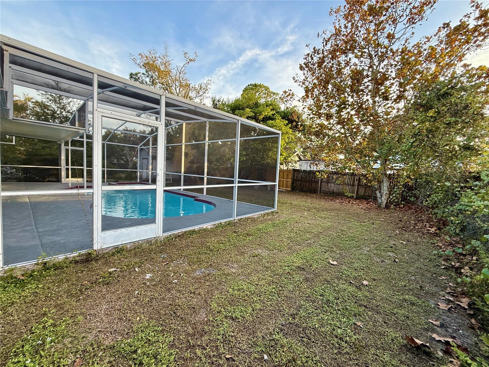 LAKE SARASOTA - Residential