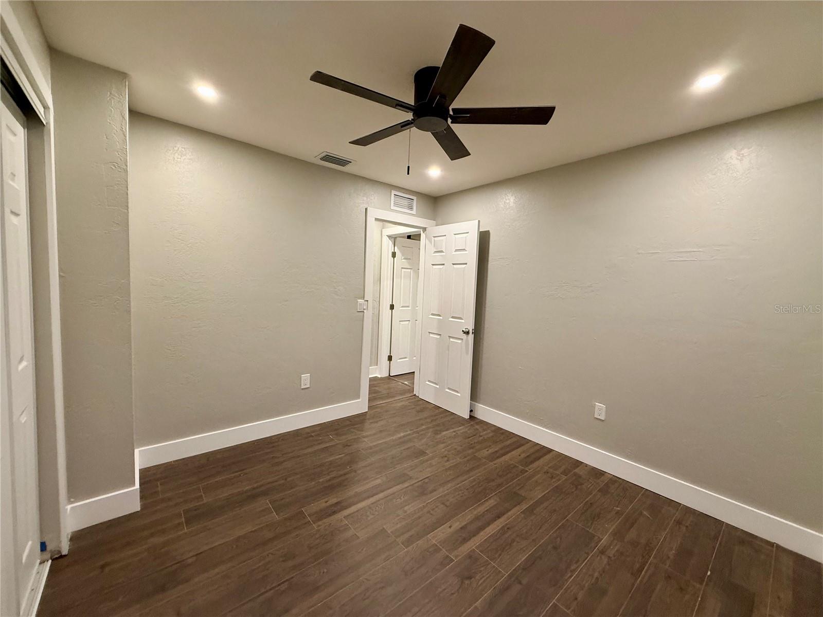 LAKE SARASOTA - Residential