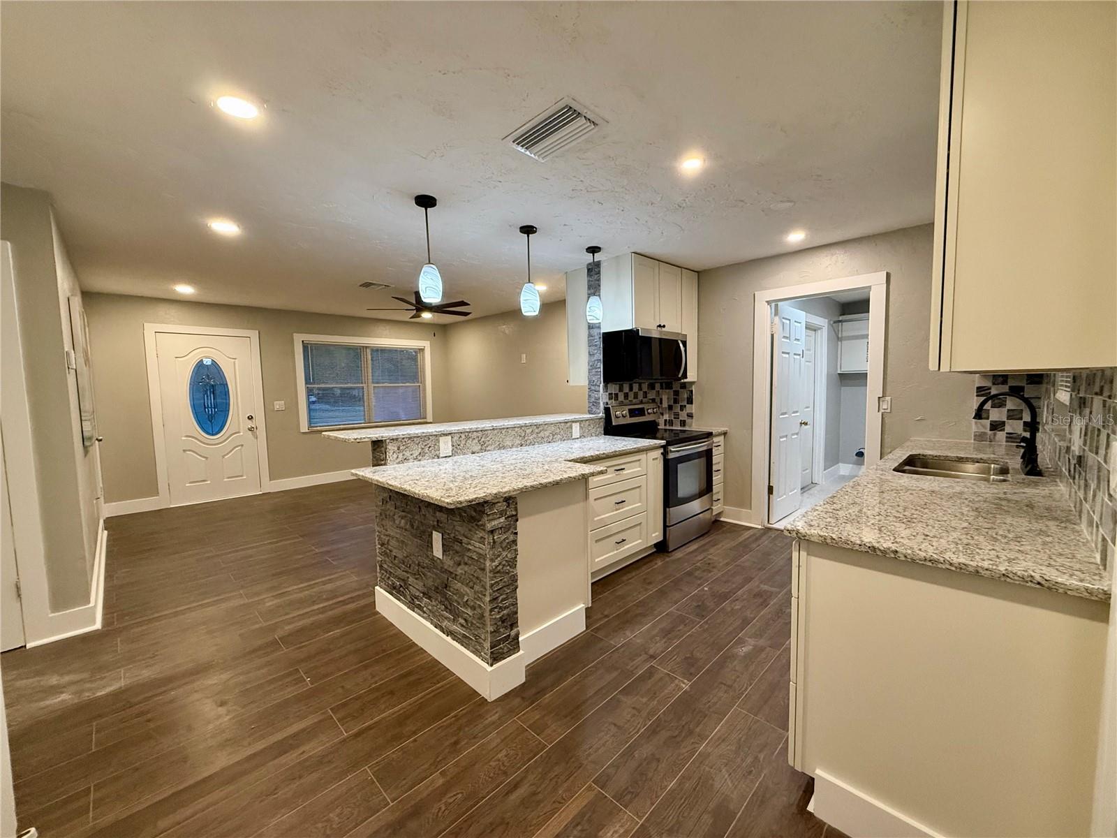 LAKE SARASOTA - Residential