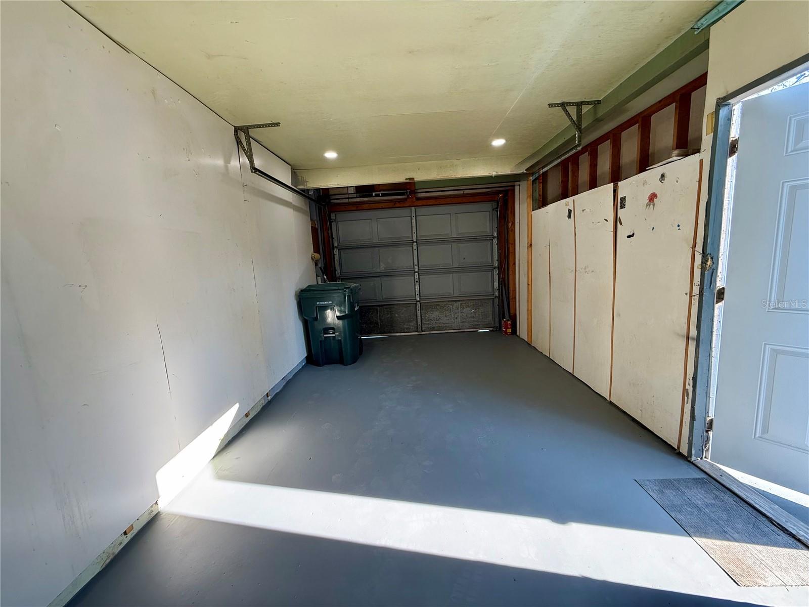 LAKE SARASOTA - Residential