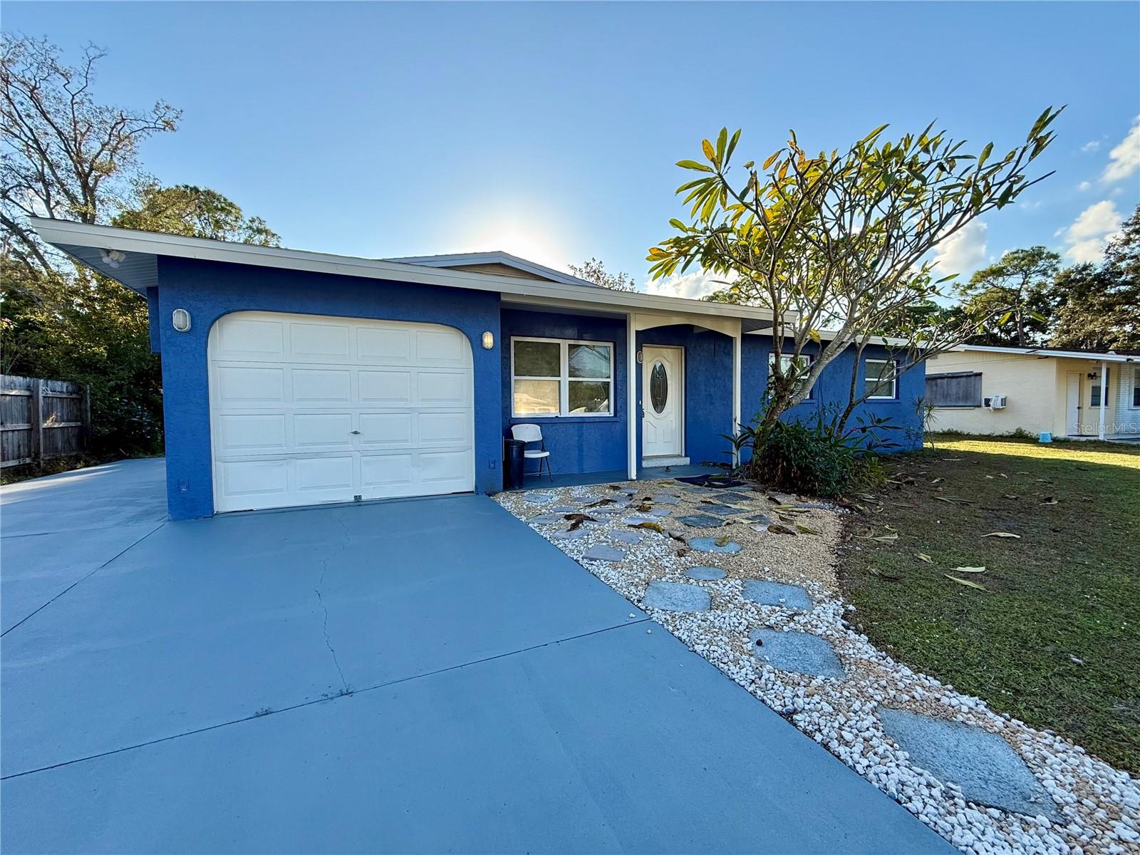 LAKE SARASOTA - Residential