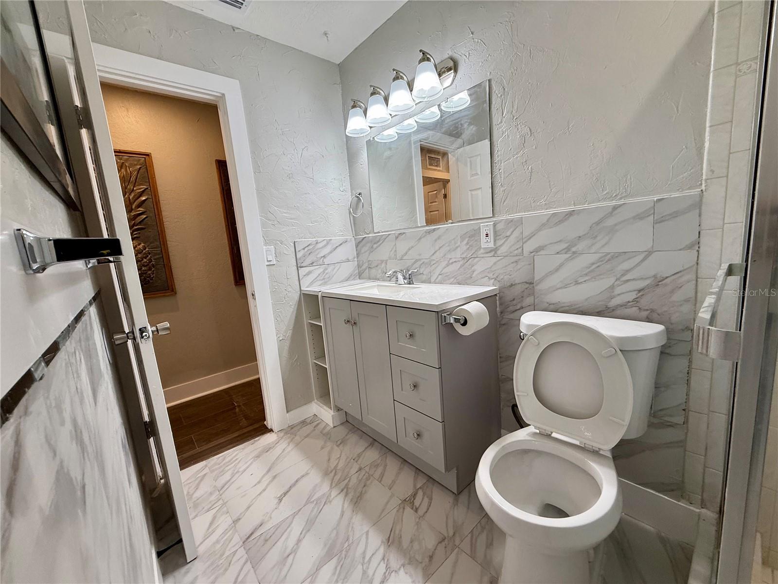 LAKE SARASOTA - Residential