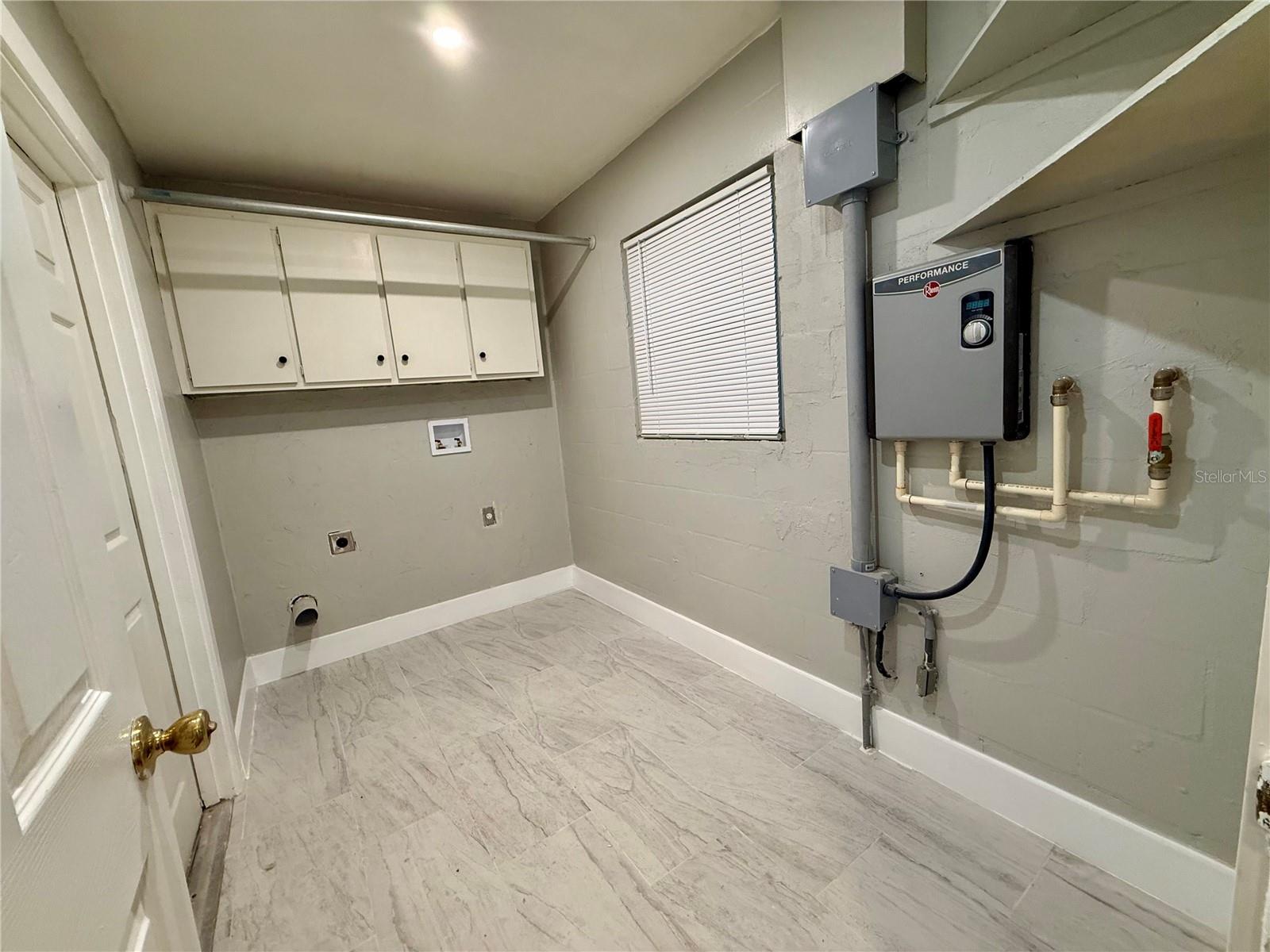 LAKE SARASOTA - Residential