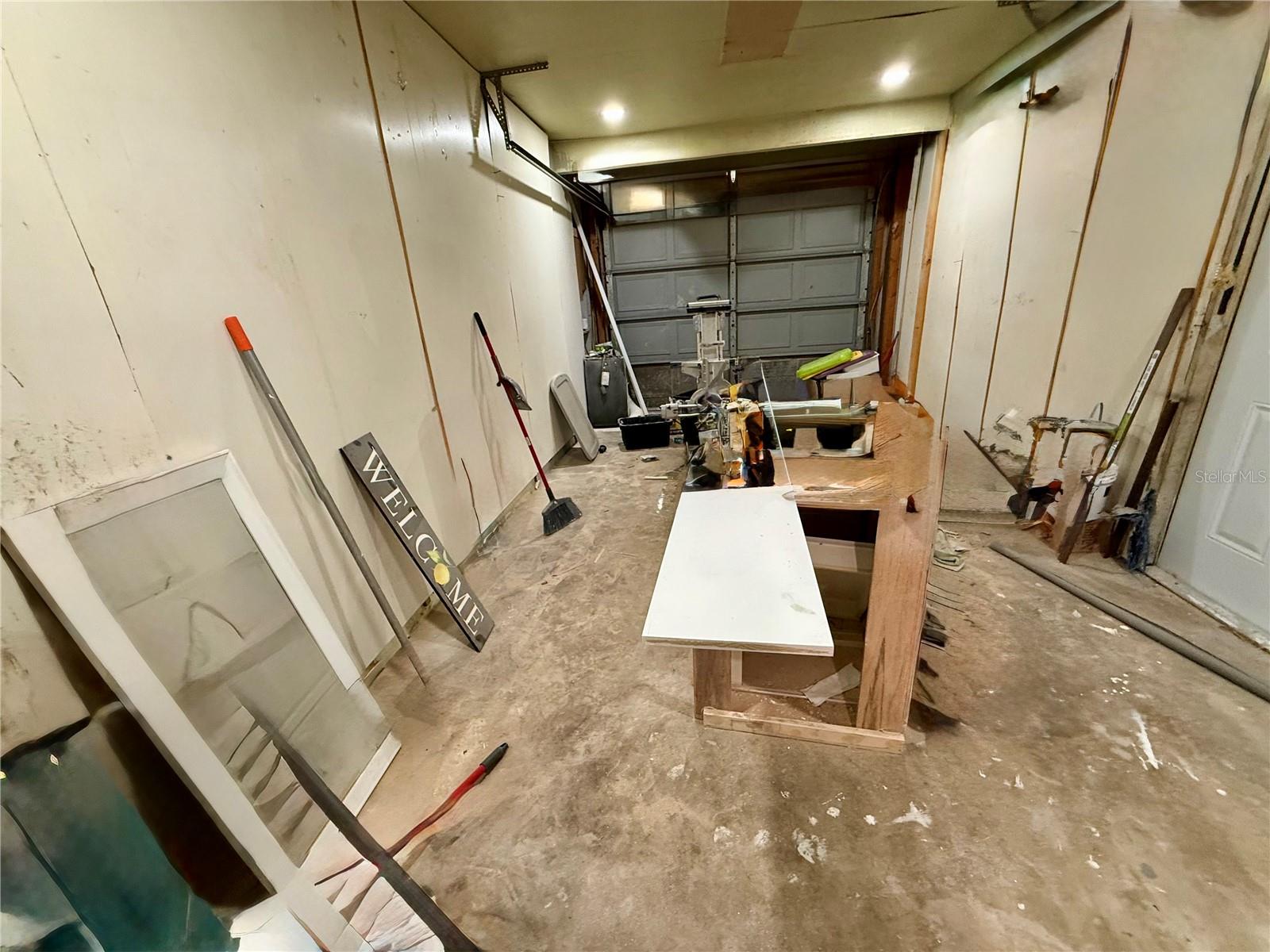 LAKE SARASOTA - Residential