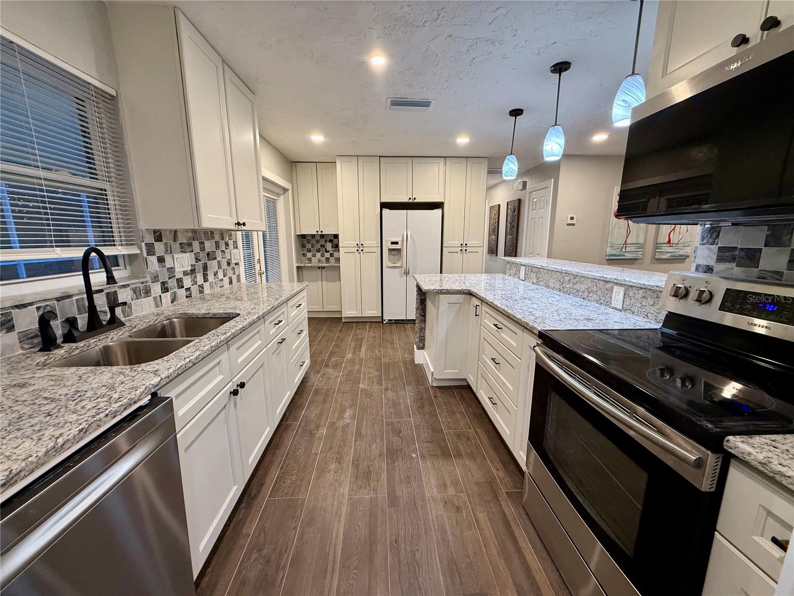 LAKE SARASOTA - Residential