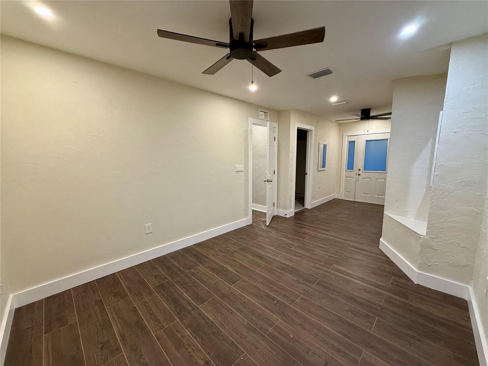 LAKE SARASOTA - Residential