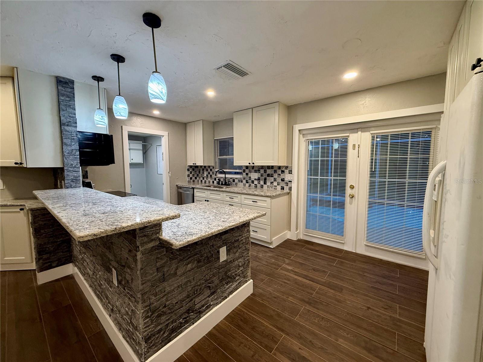 LAKE SARASOTA - Residential