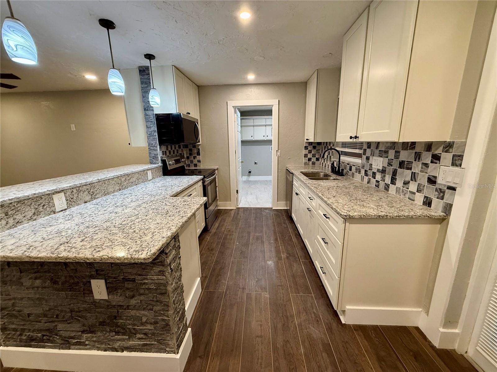 LAKE SARASOTA - Residential