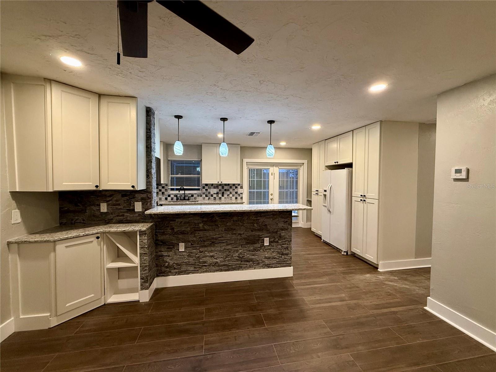 LAKE SARASOTA - Residential