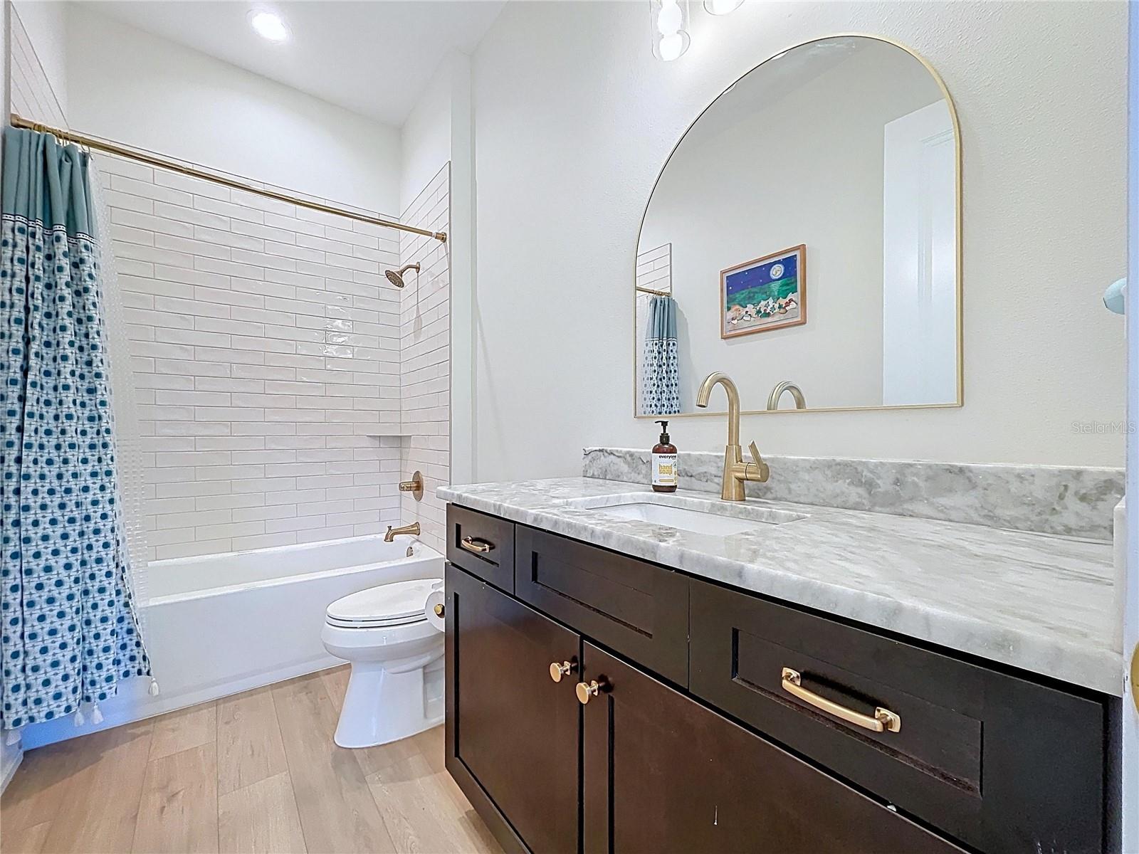 OLDE ENGLISH FARMS - Residential