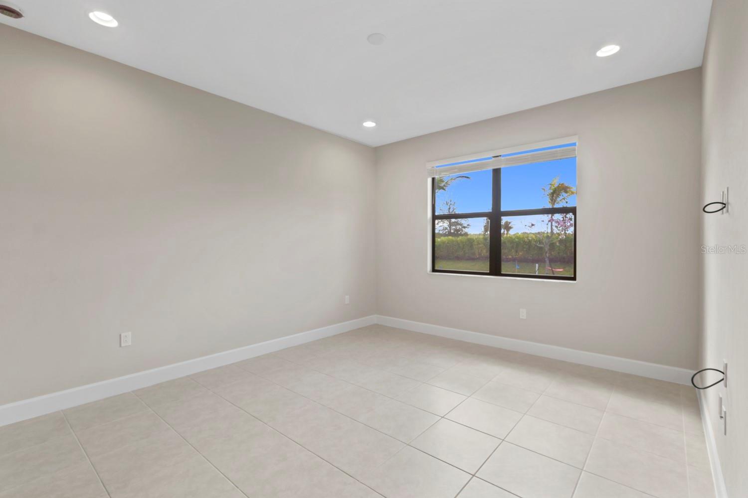 VALENCIA HARBOR - Residential