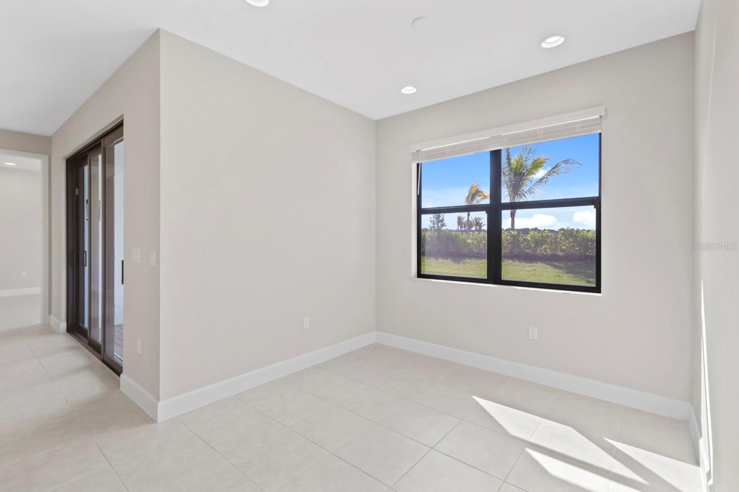 VALENCIA HARBOR - Residential