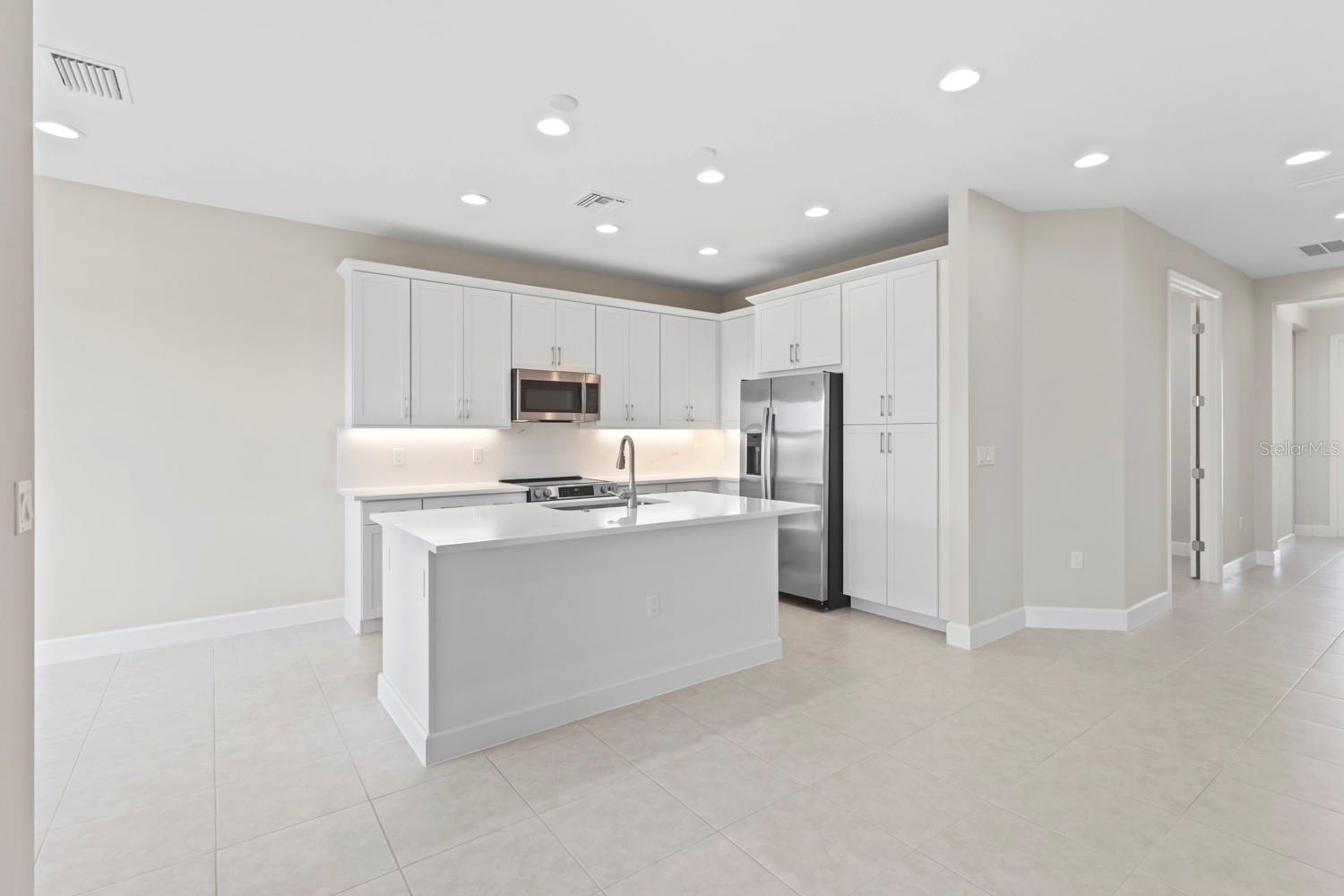 VALENCIA HARBOR - Residential