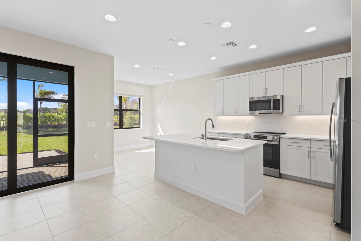 VALENCIA HARBOR - Residential