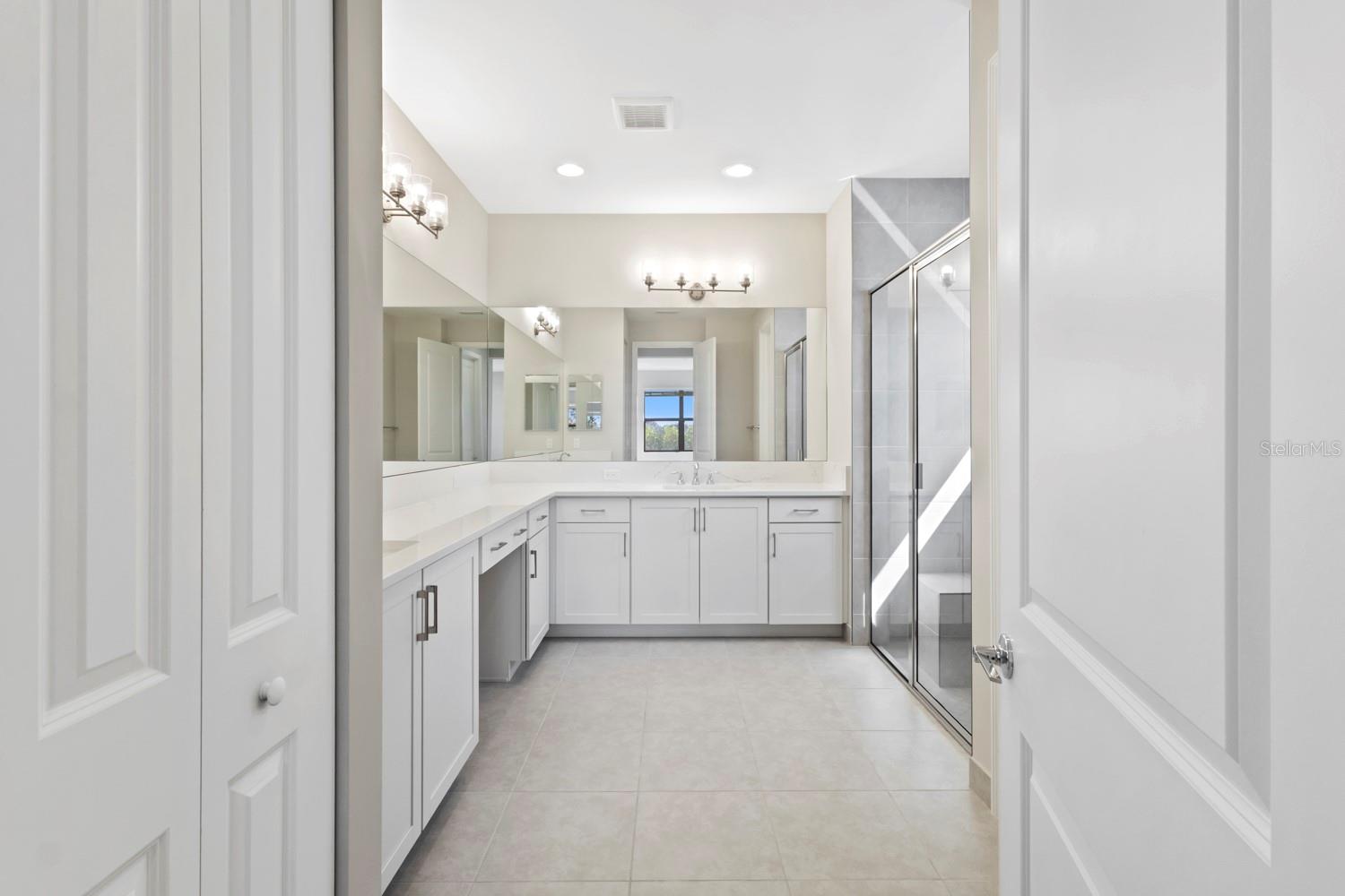 VALENCIA HARBOR - Residential