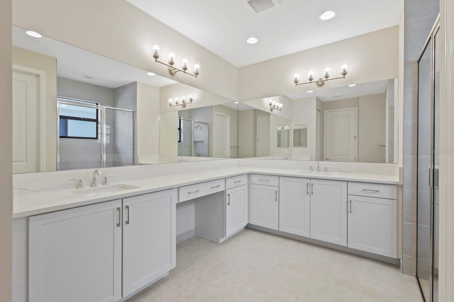 VALENCIA HARBOR - Residential