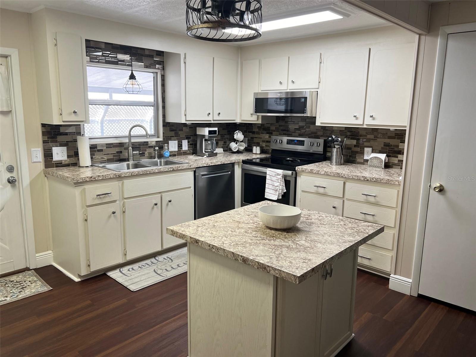 PALM HILL MOBILE HOME PARK UNREC - Residential