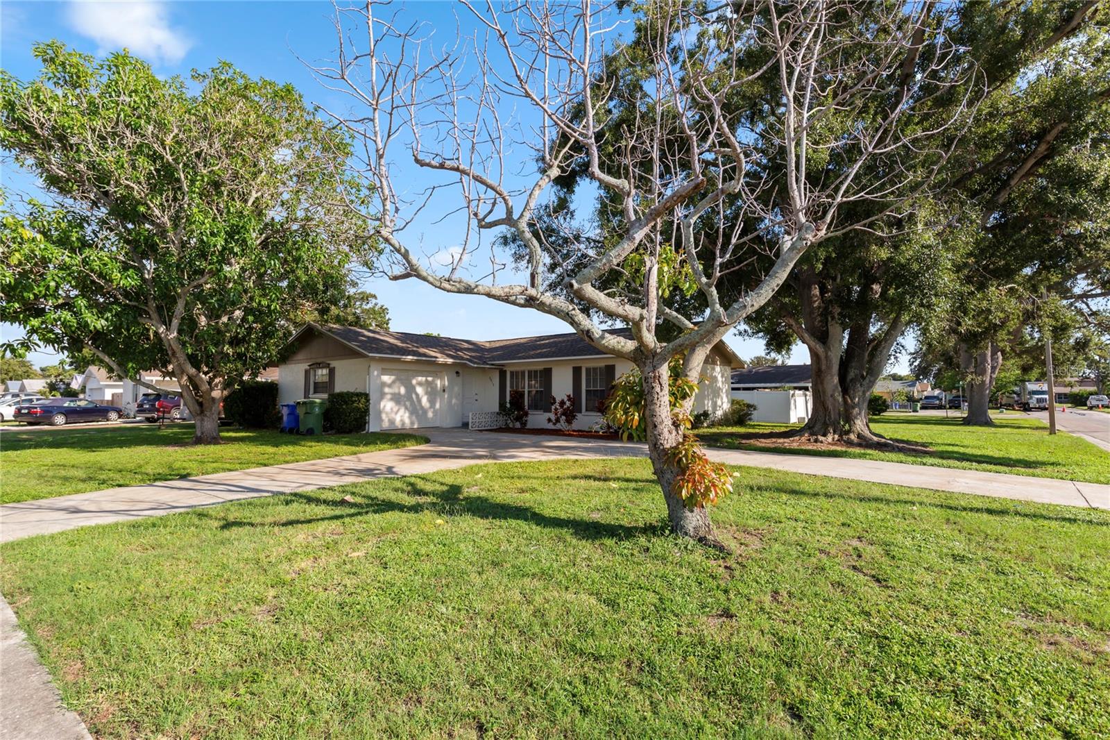 This 3-bedroom, 2-bath single family home sits on a corner lot with a circular driveway, one-car garage, and a sun room at the rear of the house for extra living space. It offers a new roof, no carpet, a covered and screened patio, and a walk-in closet in the master bedroom. The kitchen includes stainless steel appliances, stone counters, and ample countertop and cabinet space. The layout is designed for comfortable living with room to relax inside or outdoors, and its neutral finishes make it easy to personalize. There is no HOA or CDD. The location places you about 15 minutes from the beaches of Anna Maria Island, 10 minutes from the Bradenton Riverwalk and downtown restaurants, 15 minutes from IMG Academy, and roughly 20 minutes from Sarasota-Bradenton International Airport.