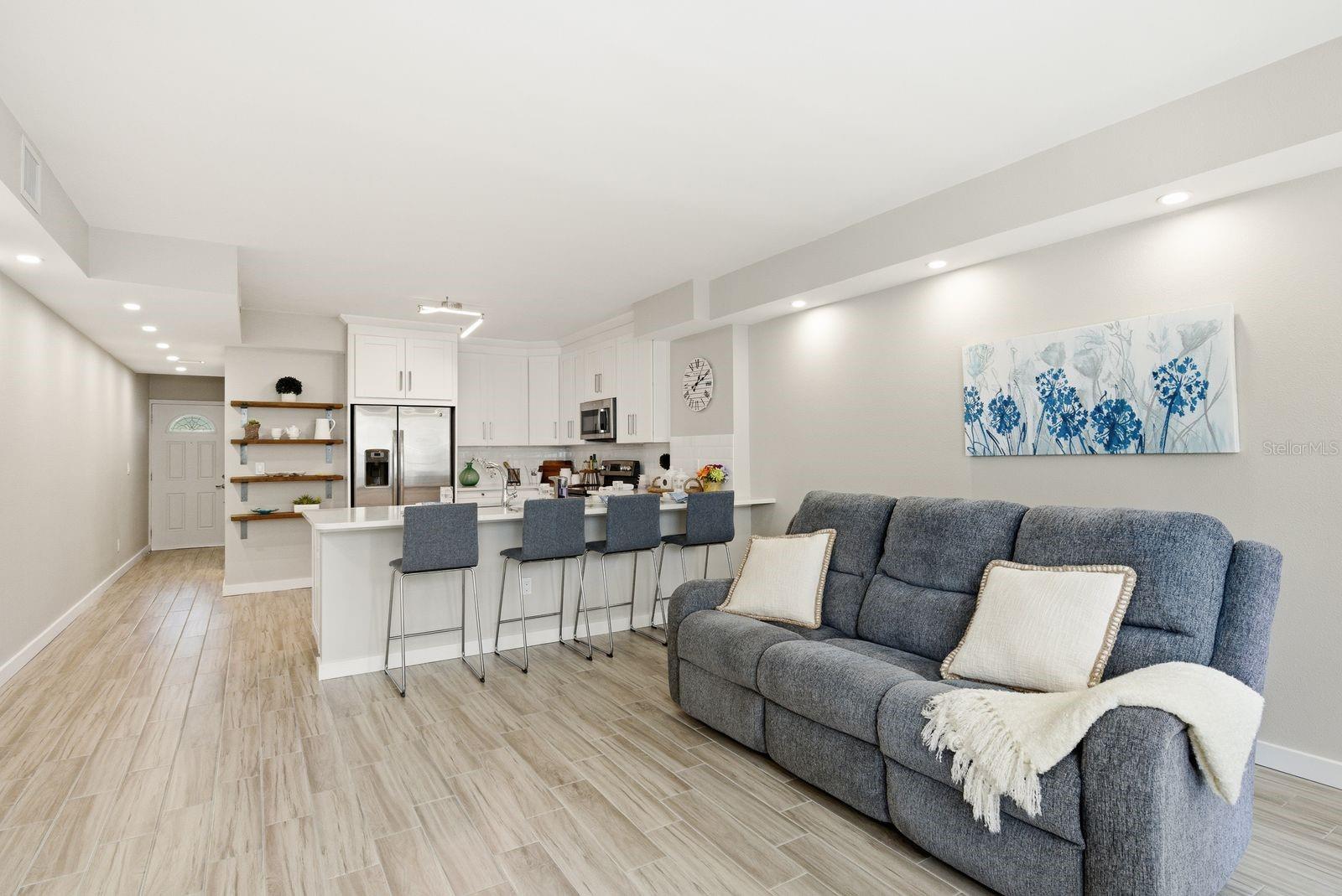 BAYSHORE CARRIAGE HOMES - Residential