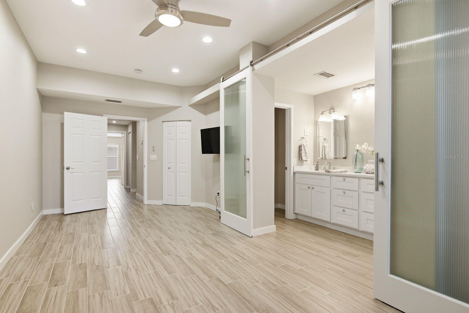 BAYSHORE CARRIAGE HOMES - Residential
