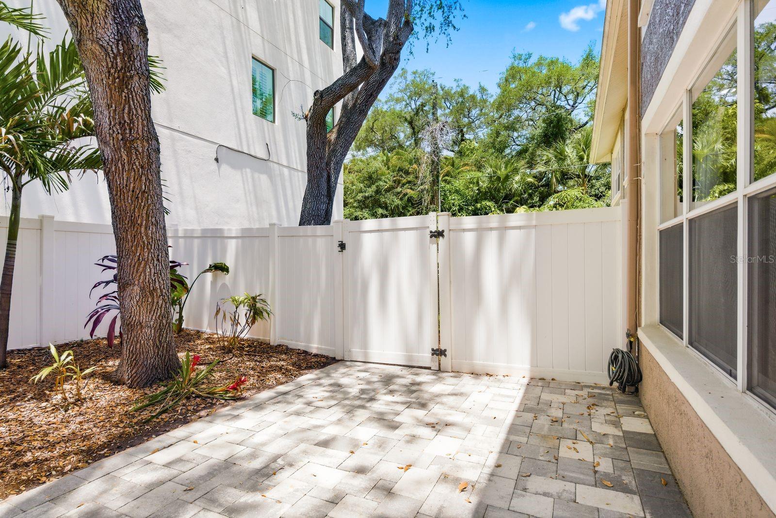 BAYSHORE CARRIAGE HOMES - Residential