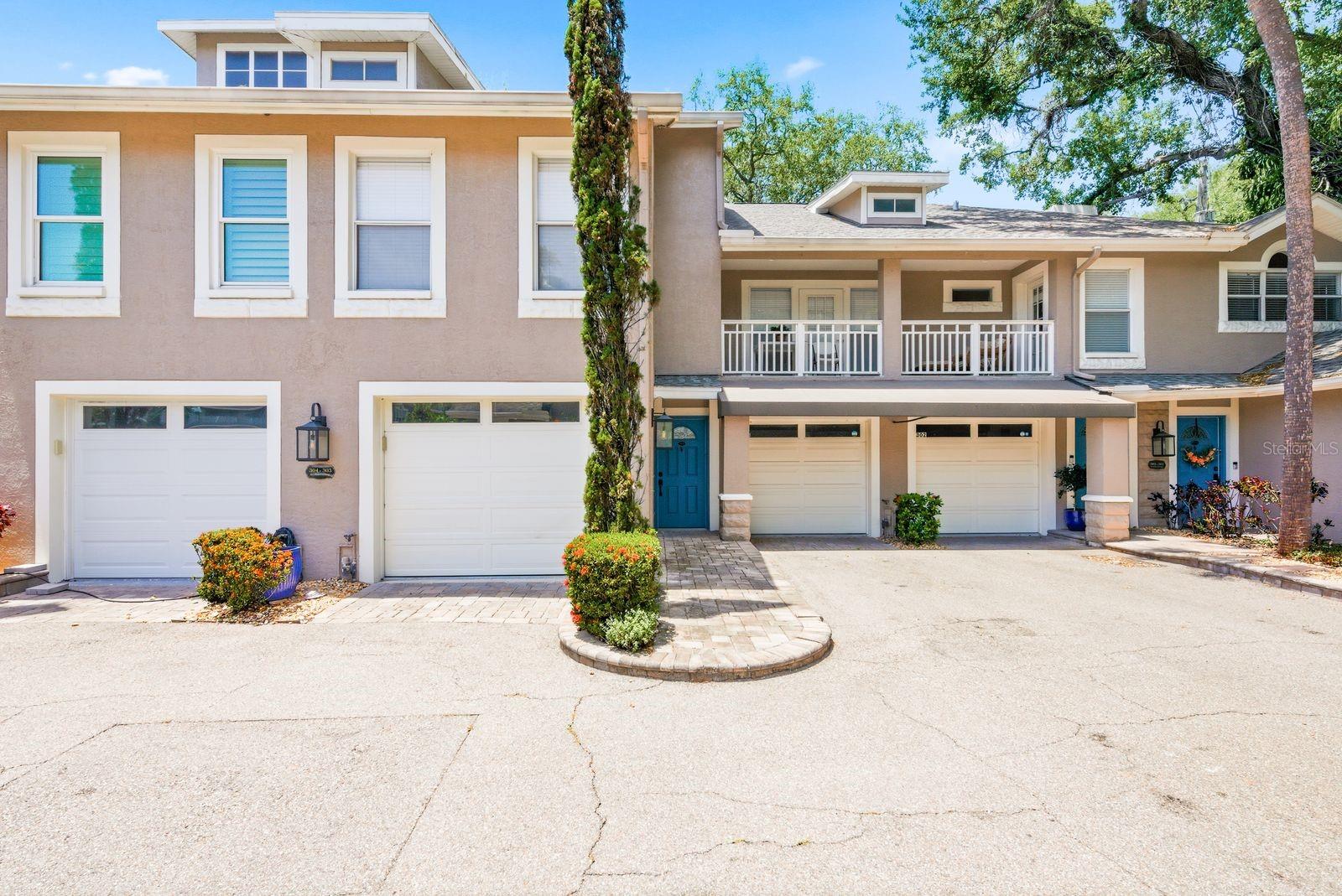 BAYSHORE CARRIAGE HOMES - Residential