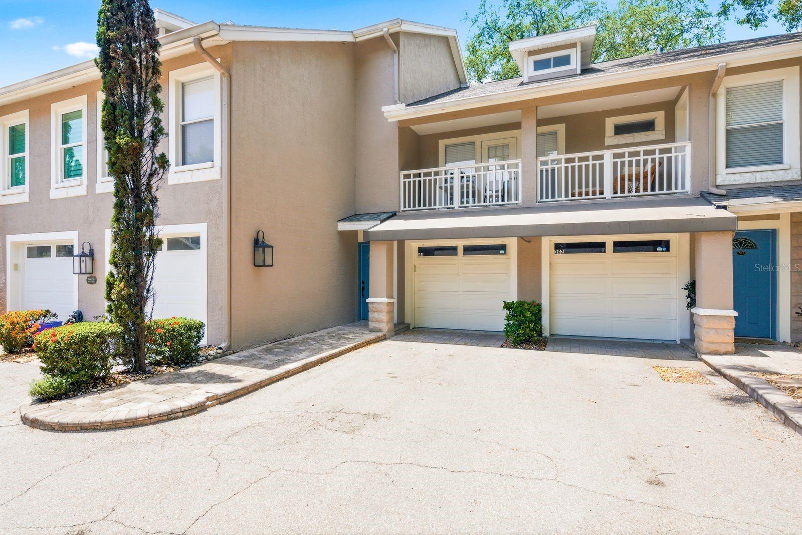BAYSHORE CARRIAGE HOMES - Residential