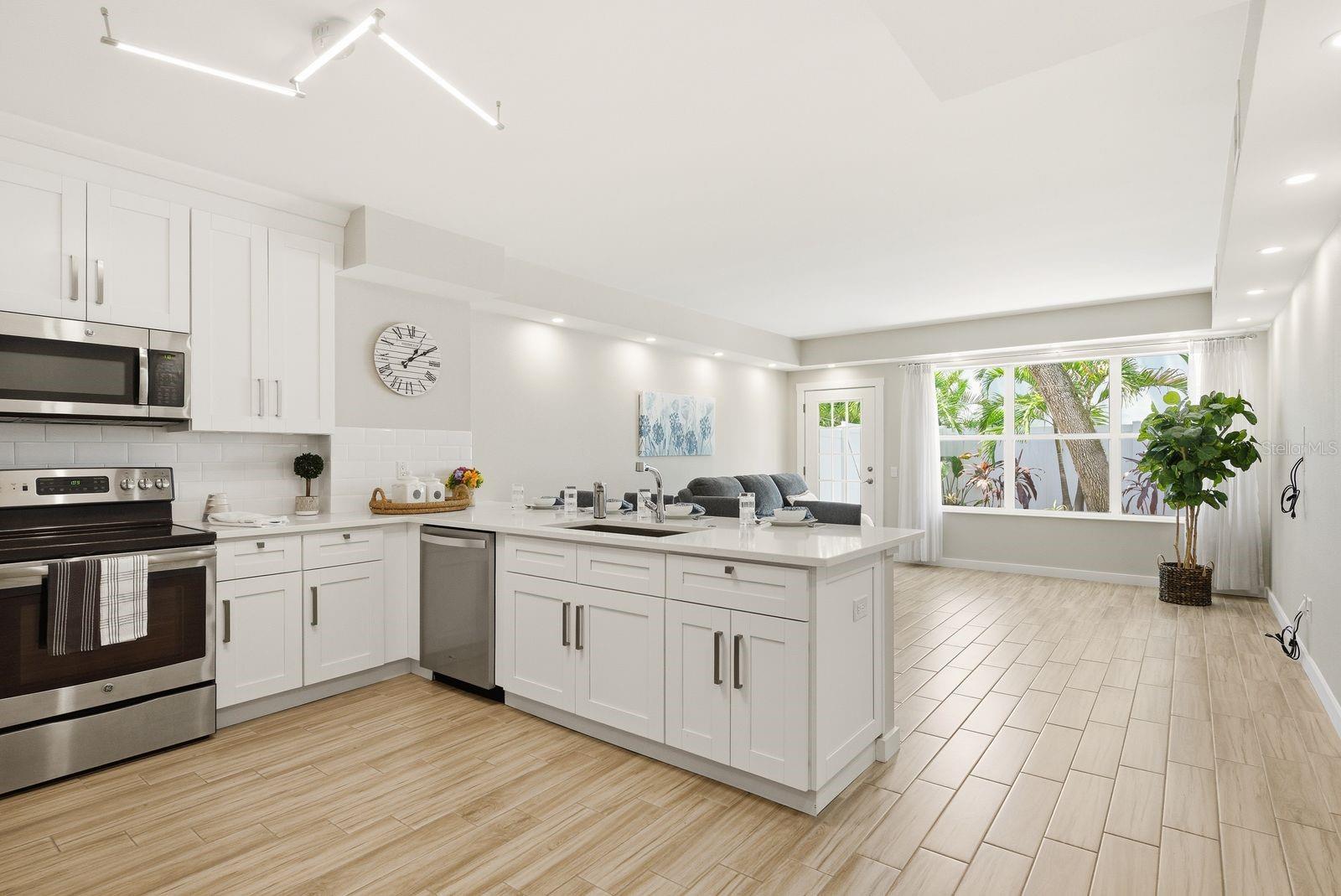BAYSHORE CARRIAGE HOMES - Residential