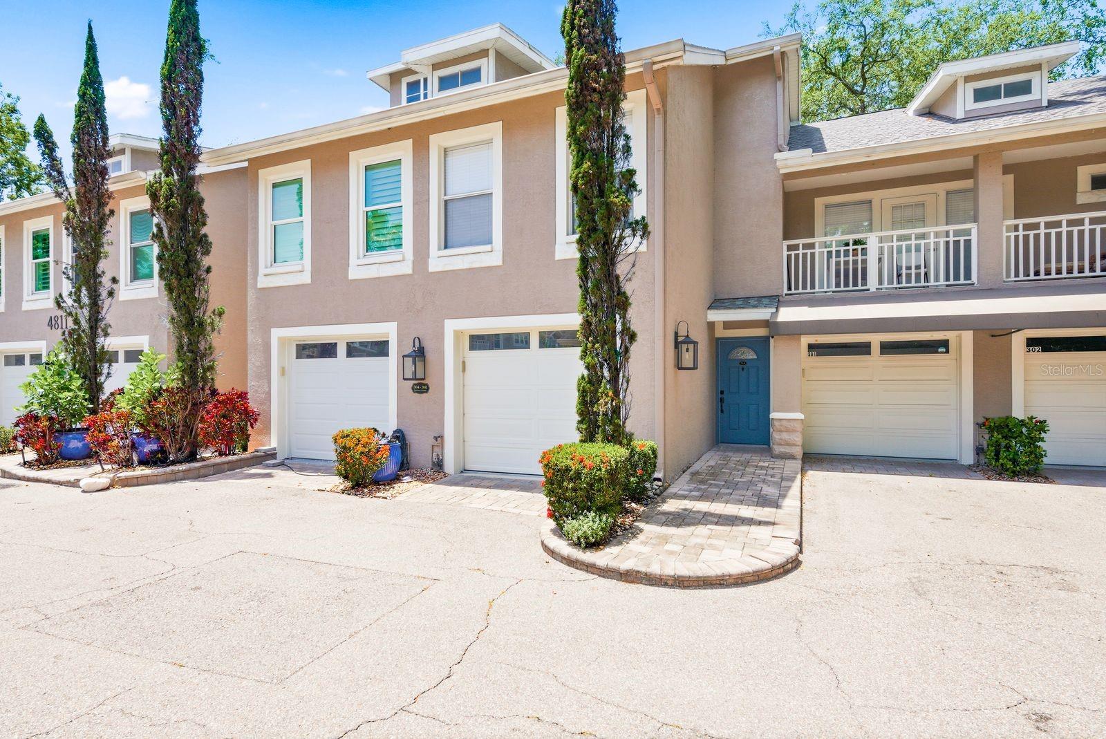 BAYSHORE CARRIAGE HOMES - Residential