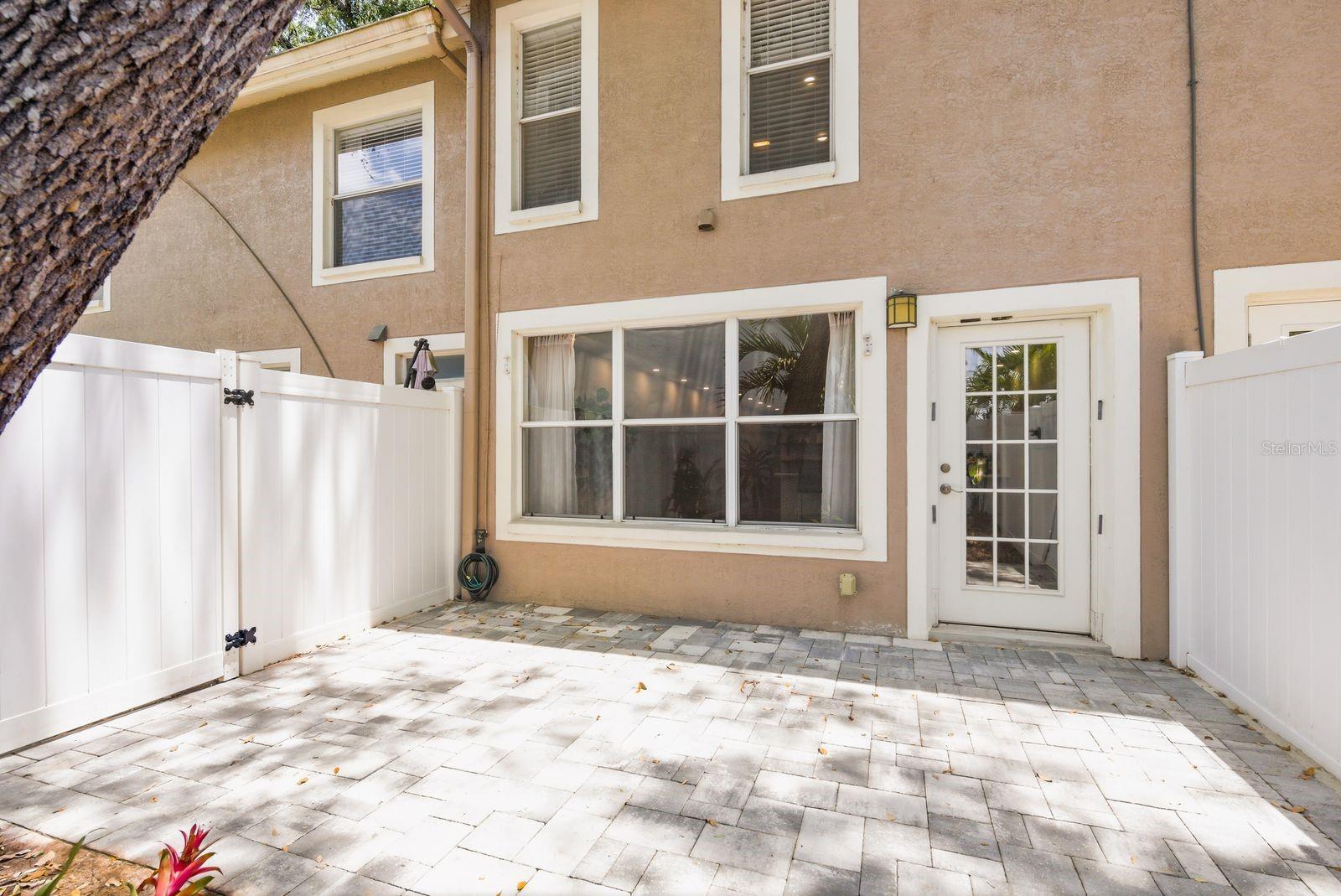 BAYSHORE CARRIAGE HOMES - Residential