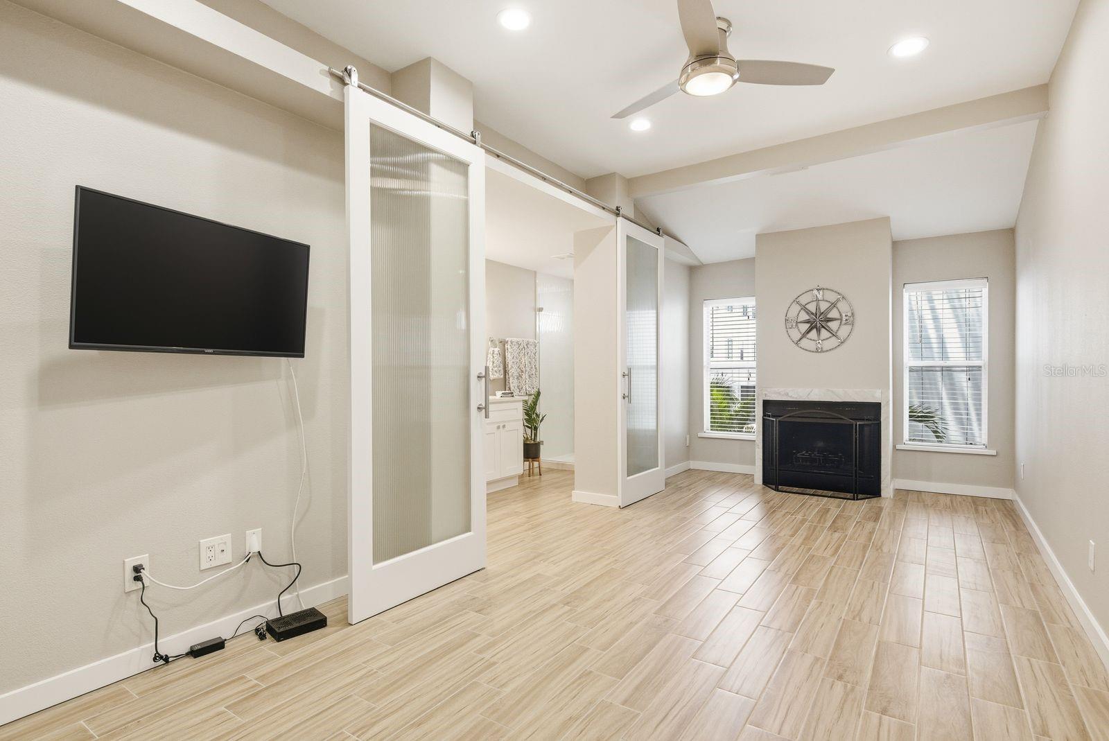 BAYSHORE CARRIAGE HOMES - Residential