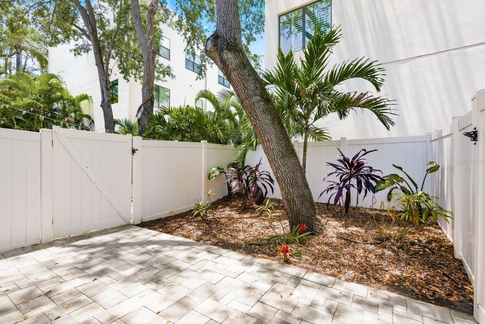 BAYSHORE CARRIAGE HOMES - Residential