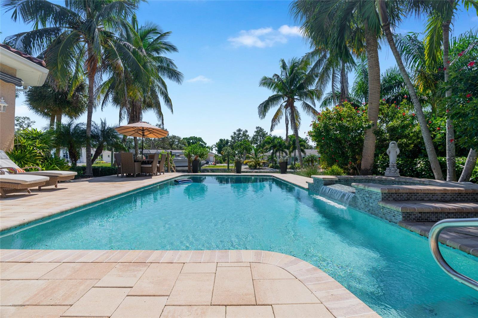 5376 SHADOW LAWN DRIVE
