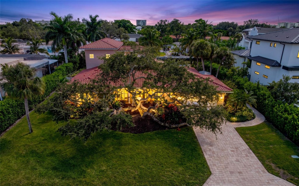 Photo of 5376 Shadow Lawn Drive, Sarasota, FL 34242 (MLS # A4707331)