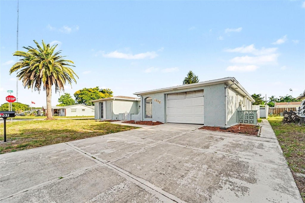 Photo of 3207 Salisbury Drive, Holiday, FL 34691 (MLS # O6417244)