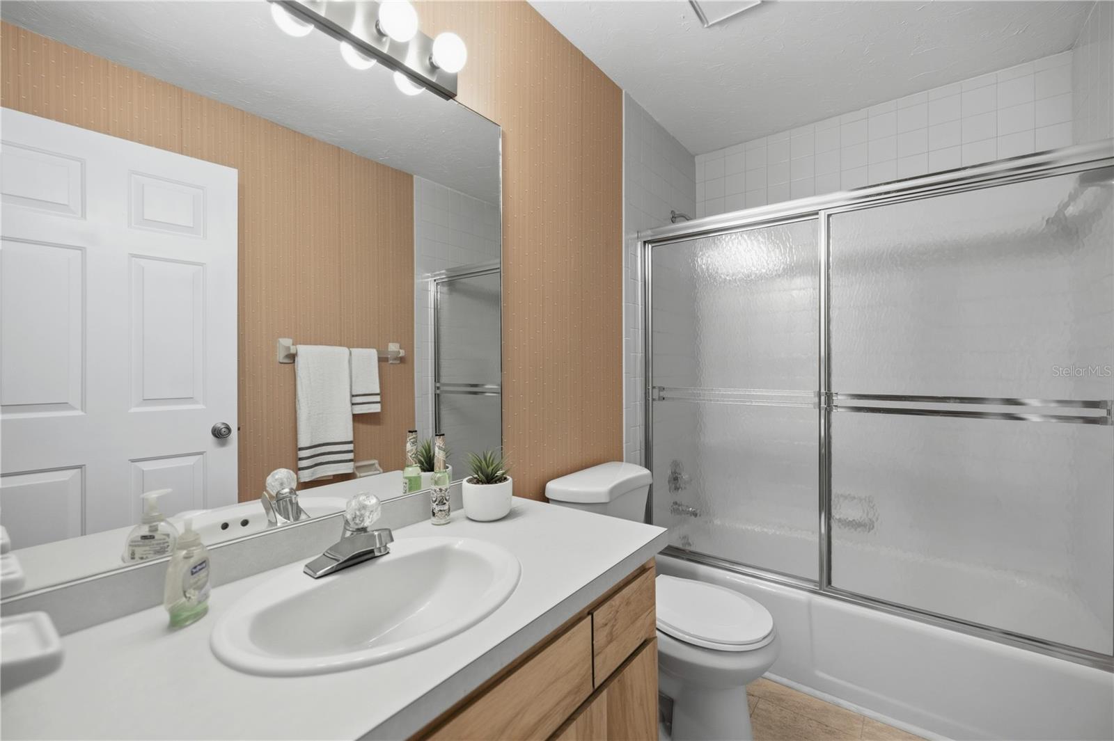 FOX MDW UN 01 REP - Residential