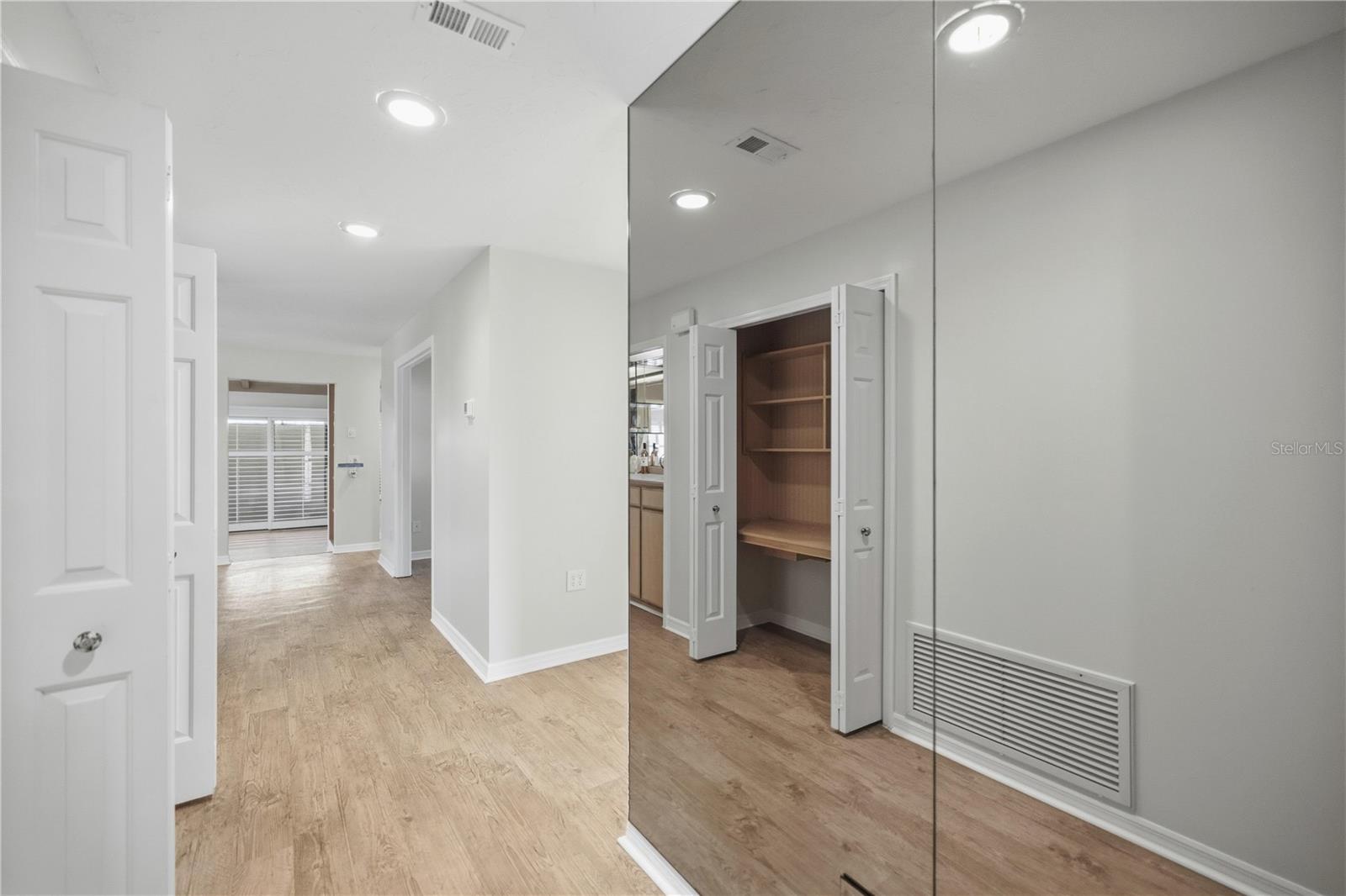 FOX MDW UN 01 REP - Residential