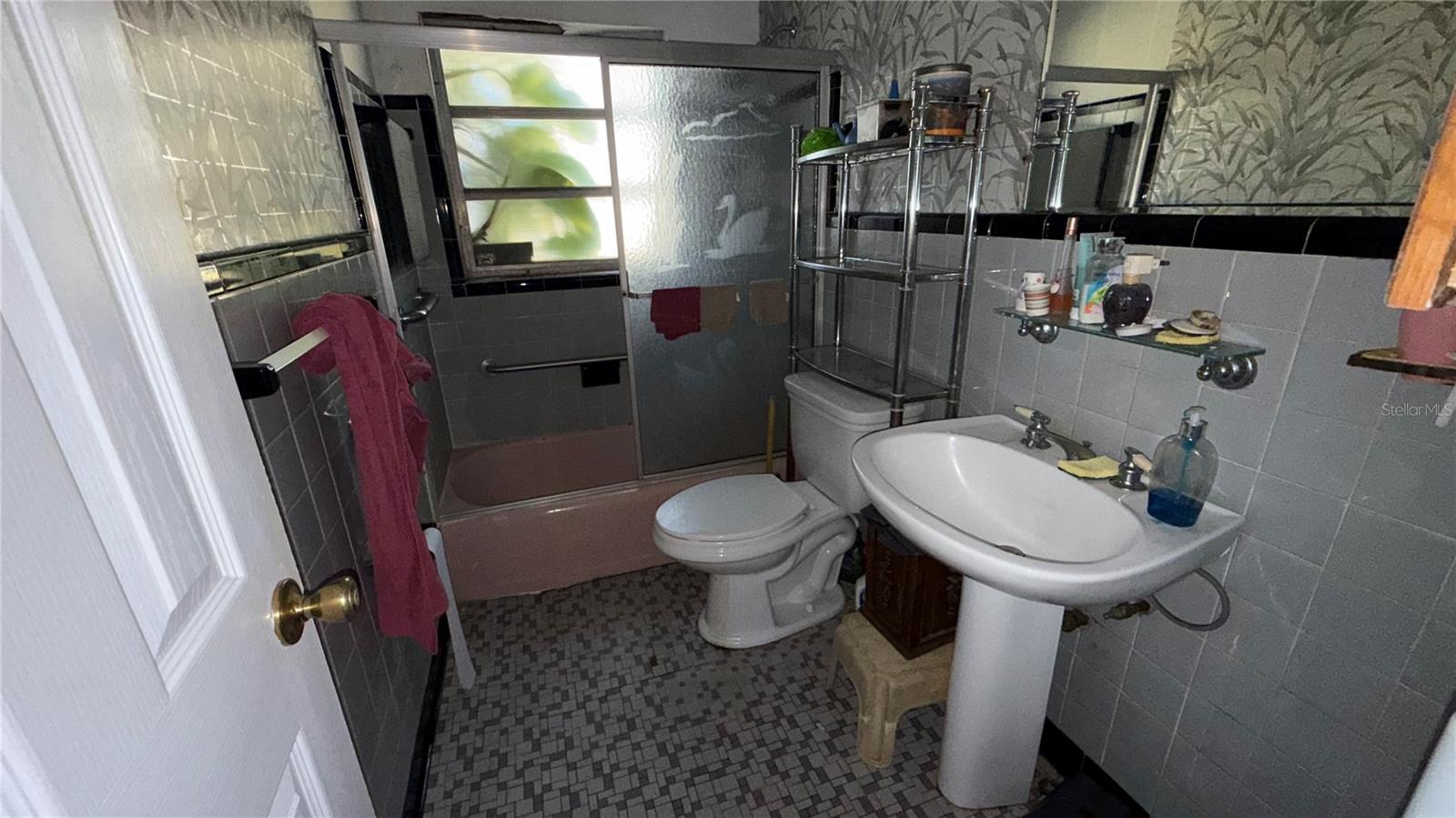 MEADOWBROOK ACRES 1ST ADD - Residential