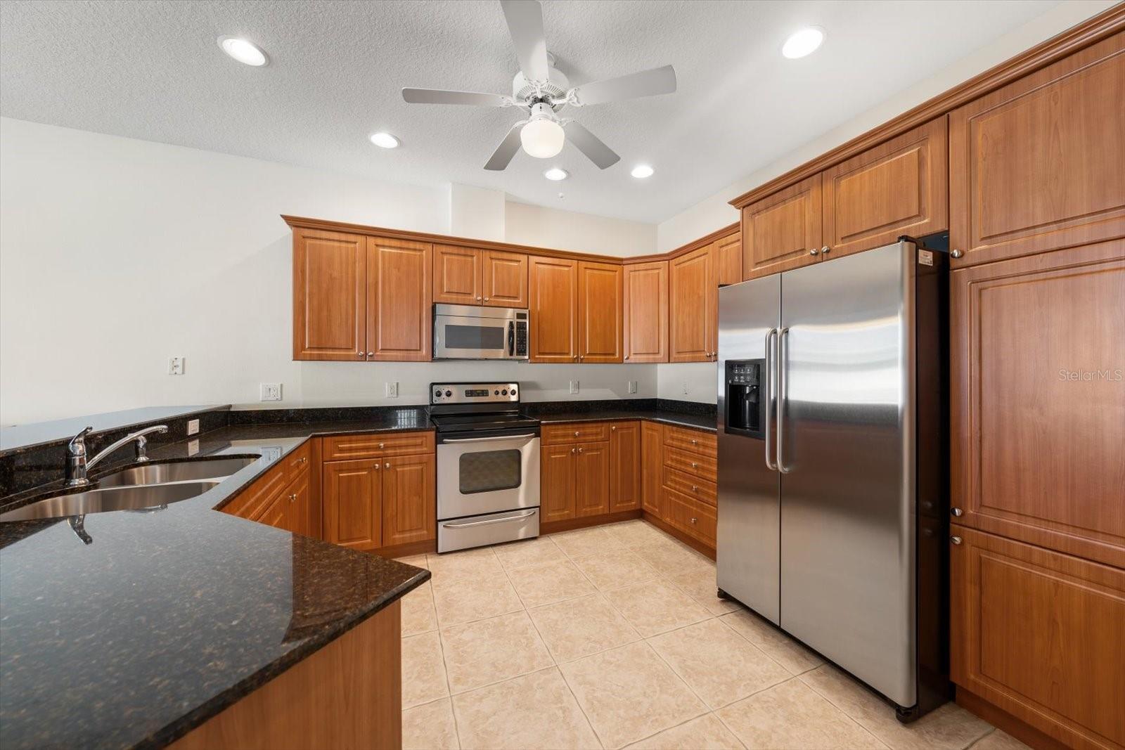 SUN KETCH TWNHMS AT LAKE AVE - Residential