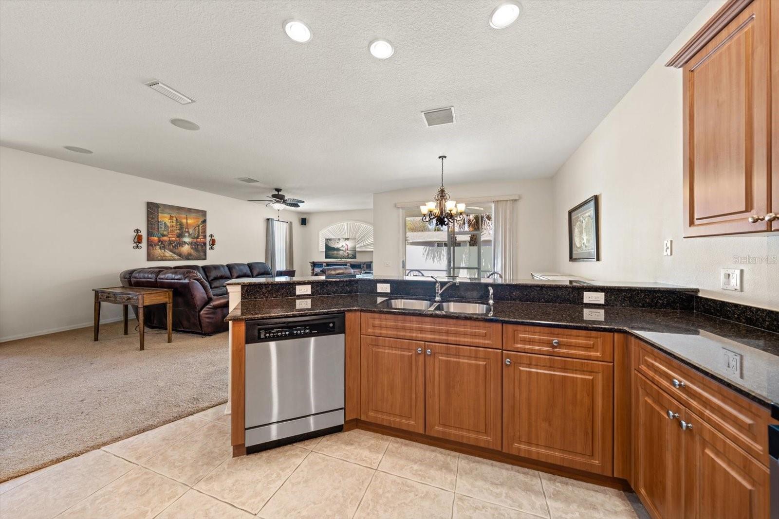 SUN KETCH TWNHMS AT LAKE AVE - Residential