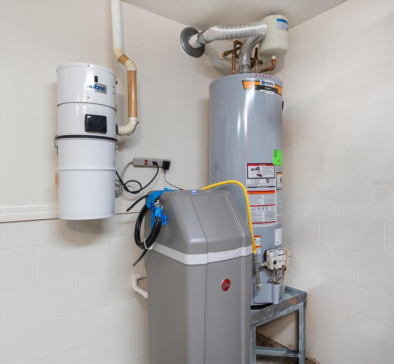 SUN KETCH TWNHMS AT LAKE AVE - Residential