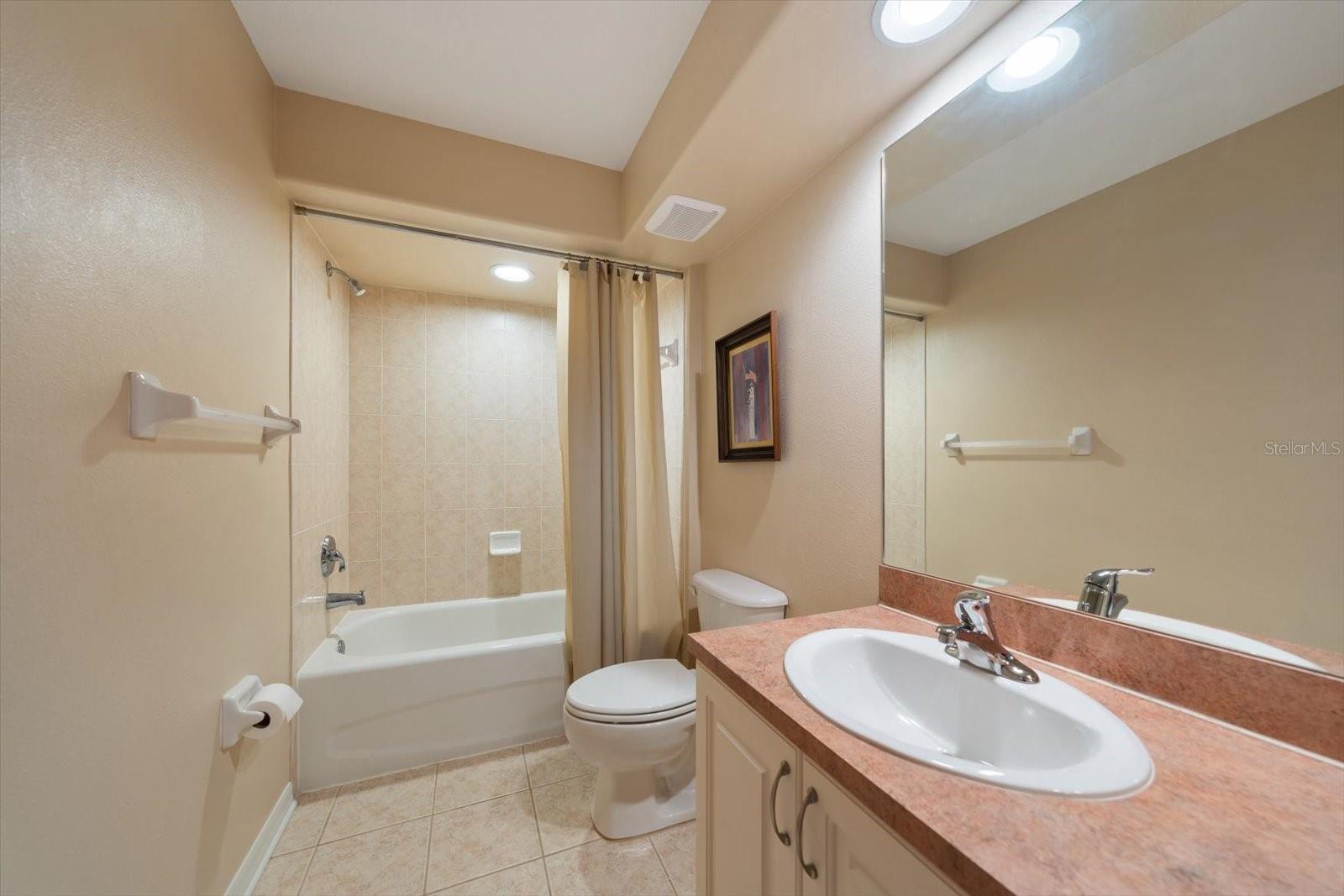 SUN KETCH TWNHMS AT LAKE AVE - Residential