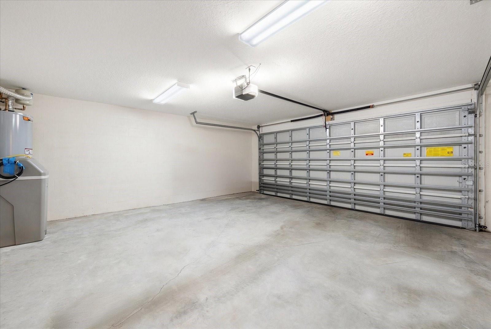 SUN KETCH TWNHMS AT LAKE AVE - Residential