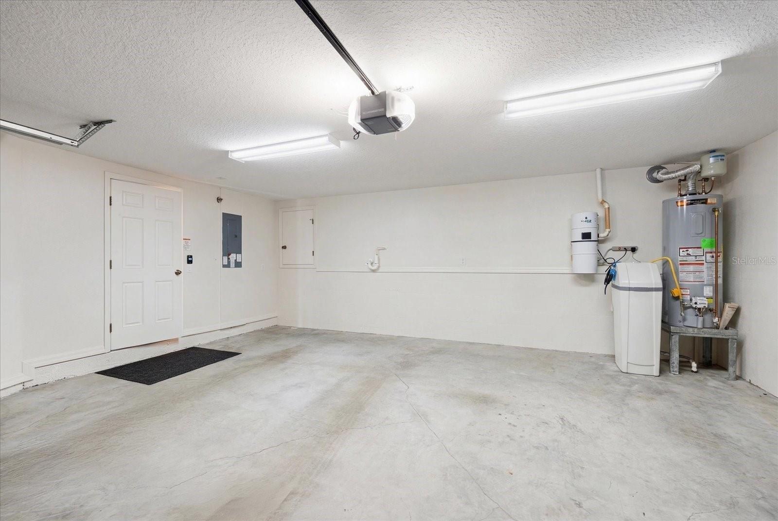 SUN KETCH TWNHMS AT LAKE AVE - Residential