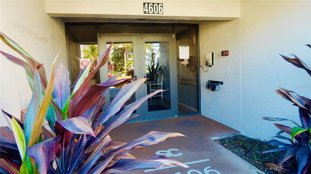 Photo of 4606 W Gray Street #206, Tampa, FL 33609 (MLS # TB8469954)