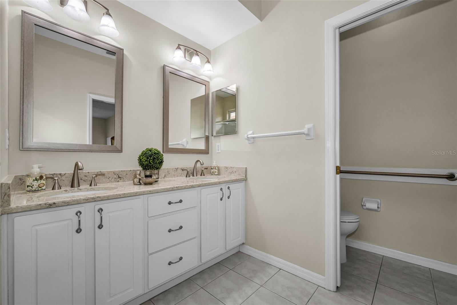 SALEM SQUARE - Residential