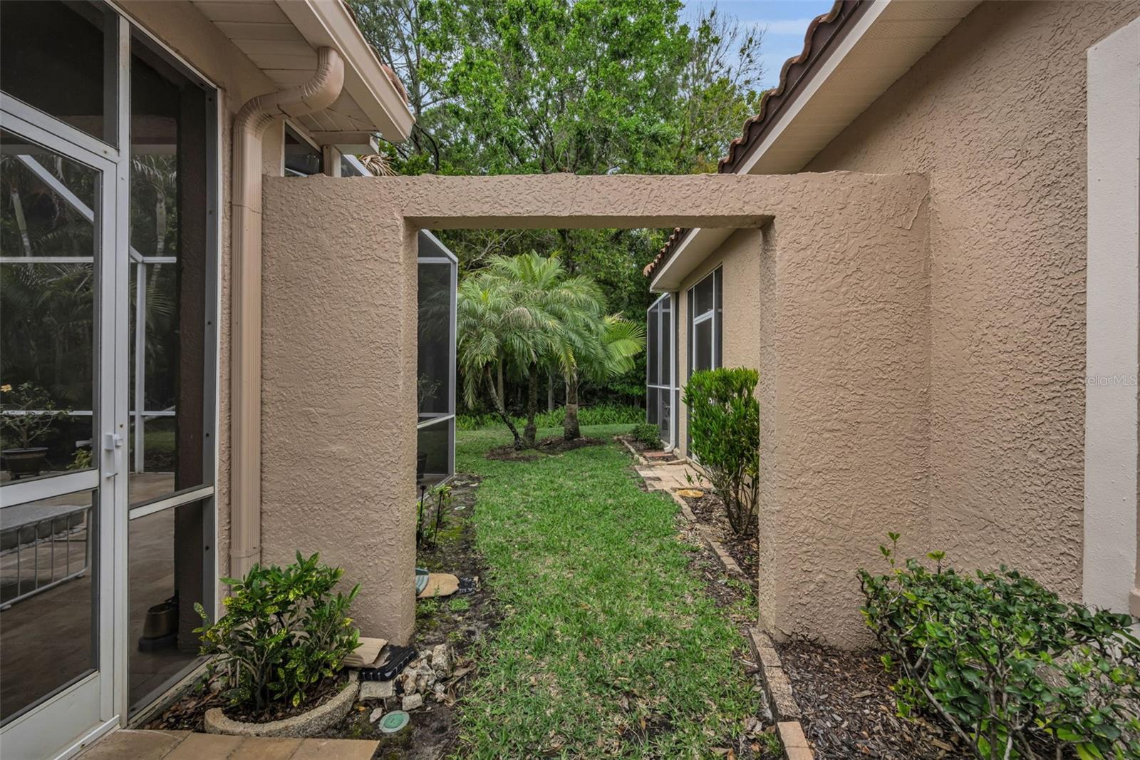 SALEM SQUARE - Residential