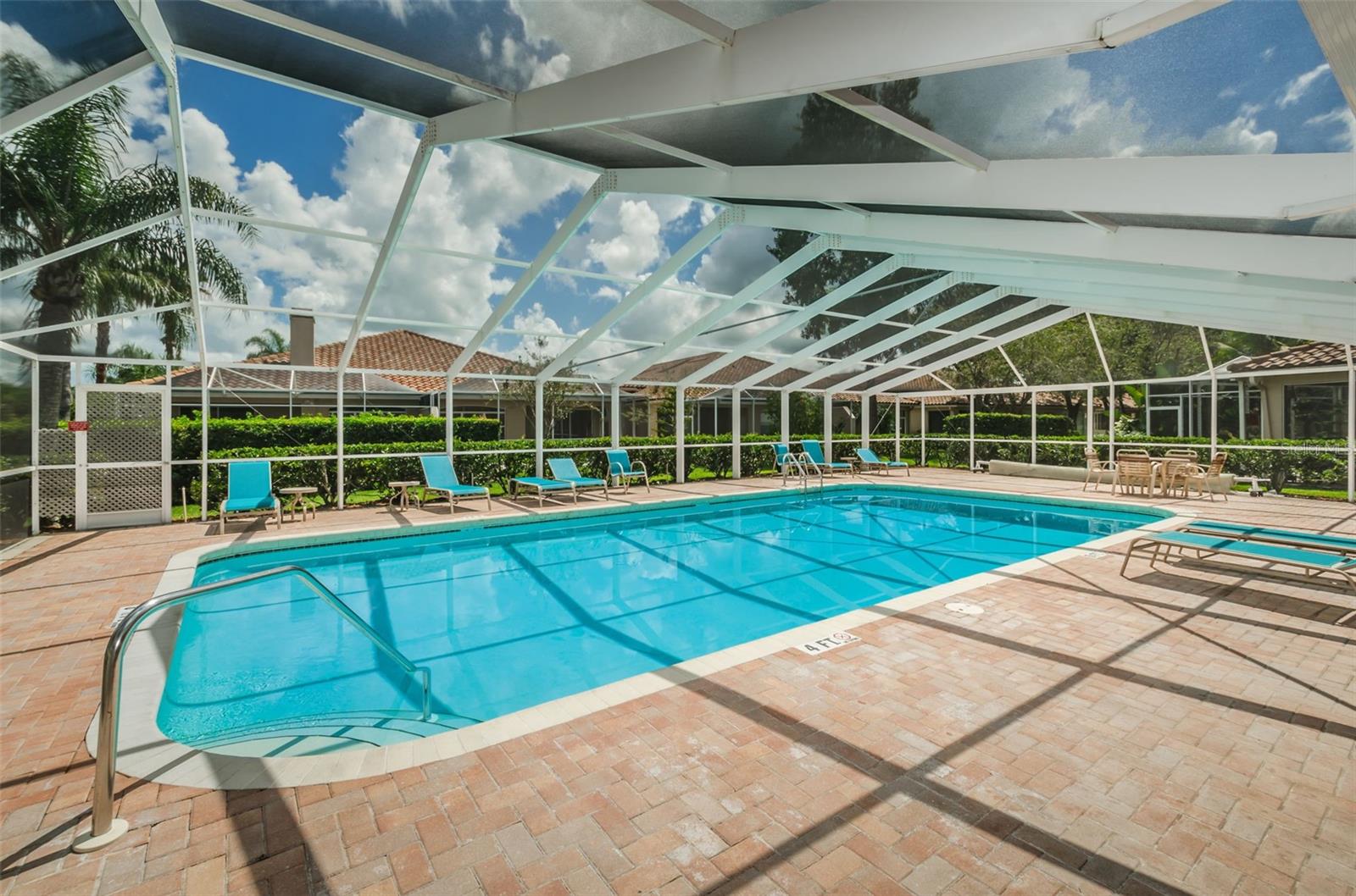 SALEM SQUARE - Residential