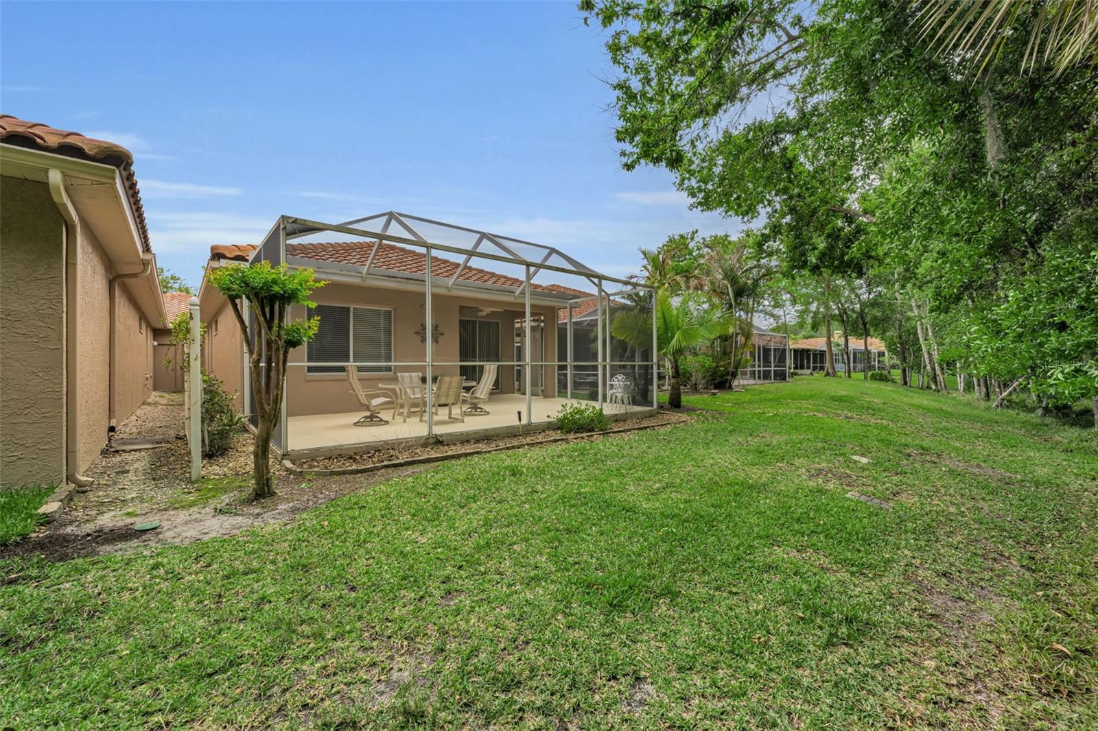 SALEM SQUARE - Residential