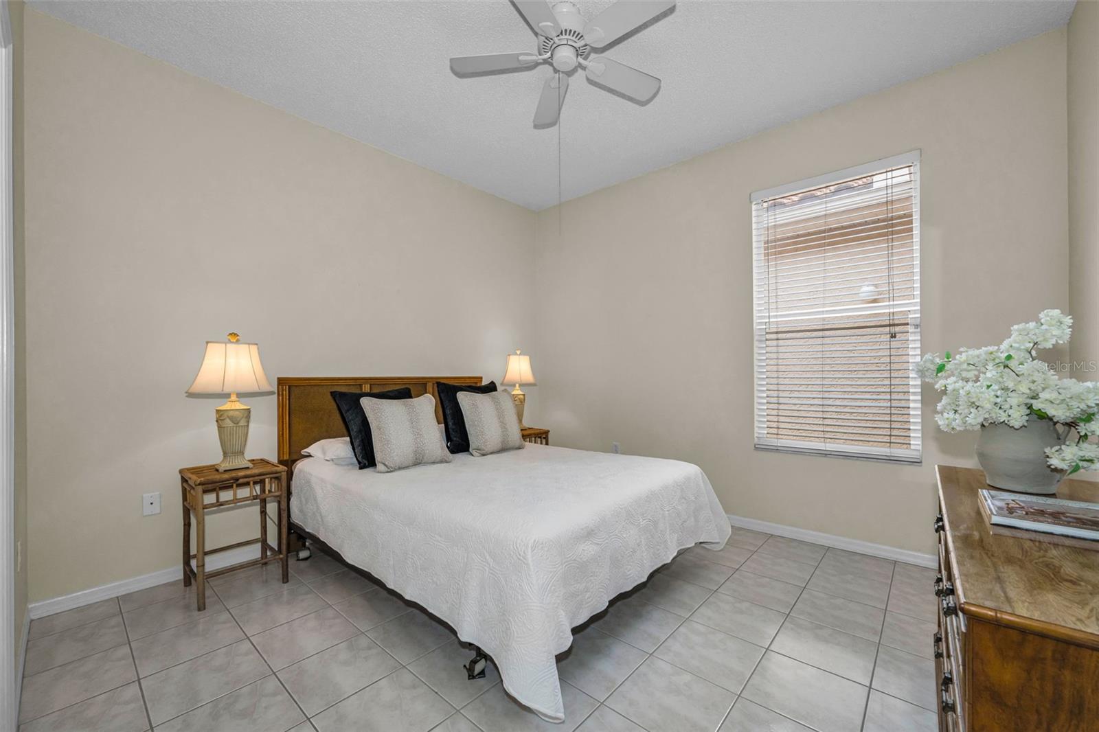 SALEM SQUARE - Residential